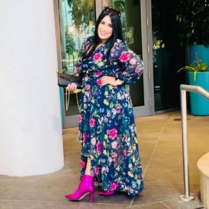 Perfect Anniversary Dress! Flowered & Flowy! Ties to cinch the waist! Slimming!